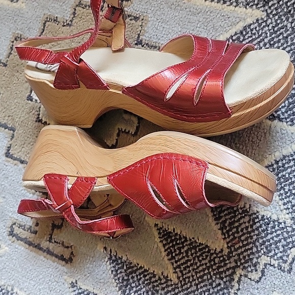 Dansko Red Leather Wooden Clogs - Picture 4 of 7